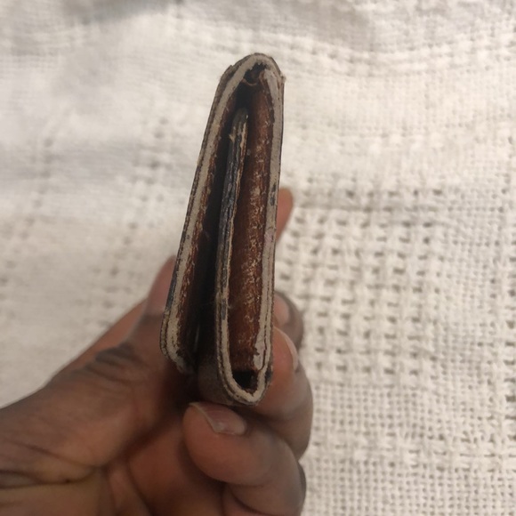 Authentic LOUIS VUITTON M69517 Monogram Multicle 4 Key (missing 2 key chain - Picture 9 of 12